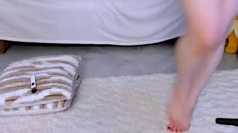 Snapshot of mini_rony chatting on 12.17.25 mini_rony online show from 12.17.25