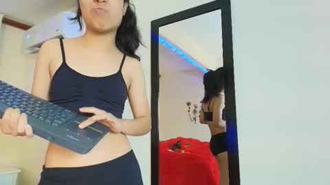 minilove_01 online show from 09.29.25