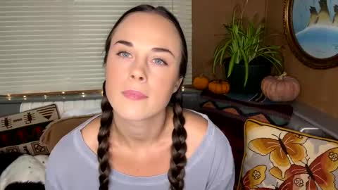 minimaggie online show from 10.24.25