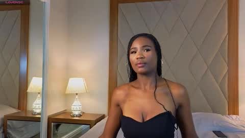 Snapshot of minni_selena chatting on 11.28.25 minni selena online show from 11.28.25