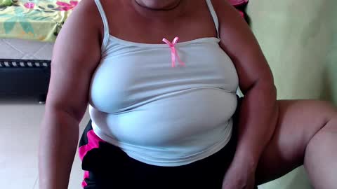 Snapshot of minnie_bbw69 chatting on 02.10.25 Andrea online show from 02.10.25