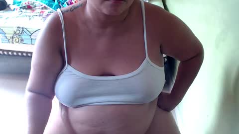 Snapshot of minnie_bbw69 chatting on 03.10.25 Andrea online show from 03.10.25