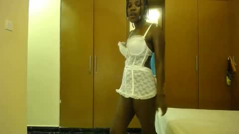 Snapshot of minnie_lila chatting on 09.12.25 Lila online show from 09.12.25