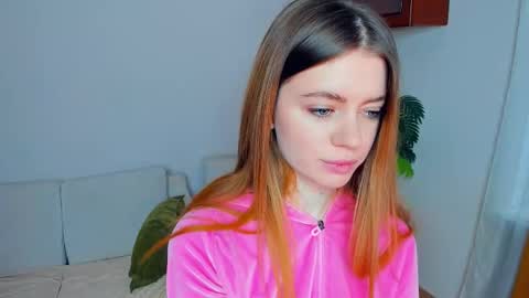 Snapshot of mintykisss chatting on 12.14.25 Linda online show from 12.14.25