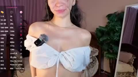 Snapshot of mioflare chatting on 06.19.26 Mio online show from 06.19.26