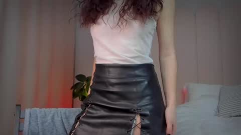 Snapshot of mira_kraviz chatting on 01.17.25 Mira online show from 01.17.25