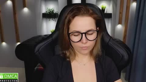 Snapshot of mira_mermayd chatting on 12.21.24 Mira online show from 12.21.24