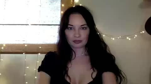 Mari online show from 10.15.25