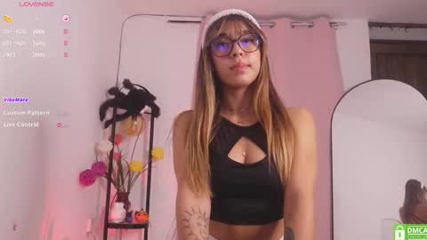 MIRANDA HERNANDEZ online show from 10.30.25