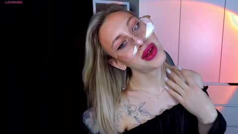 Snapshot of miraraid chatting on 12.22.24 miraraid online show from 12.22.24