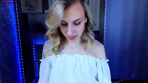 Snapshot of miraraid chatting on 02.10.25 miraraid online show from 02.10.25