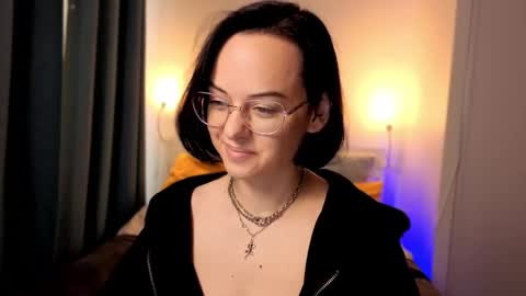 MiraSkyy online show from 10.06.25