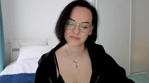 MiraSkyy online show from 10.13.25