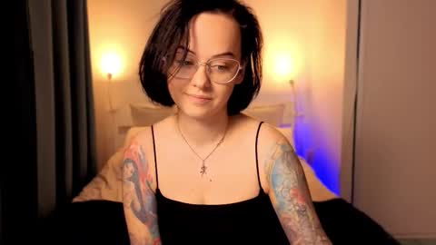 MiraSkyy online show from 10.21.25