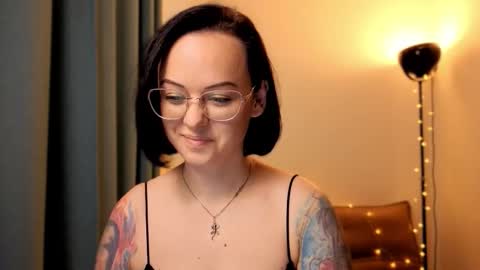 MiraSkyy online show from 11.04.25