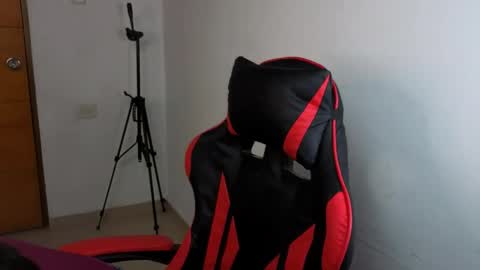 Snapshot of mirko_xx chatting on 03.25.26 mirko_xx online show from 03.25.26