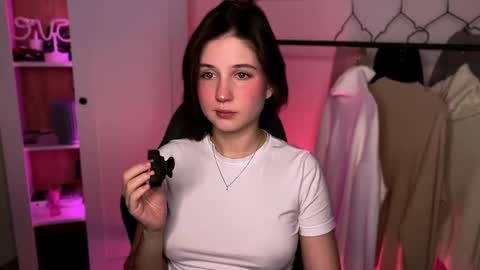 Snapshot of mirrameow chatting on 02.08.25 Mira online show from 02.08.25