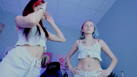 Snapshot of misapage chatting on 11.22.25 Misa online show from 11.22.25