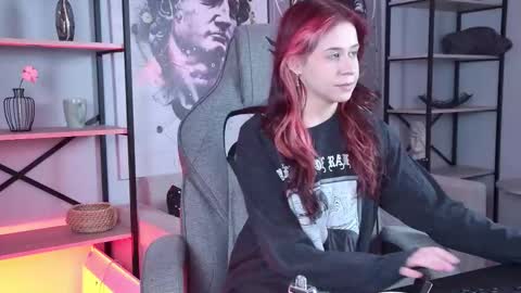 Snapshot of misapage chatting on 11.28.25 Misa online show from 11.28.25