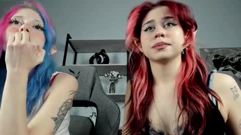 Snapshot of misapage chatting on 11.29.25 Misa online show from 11.29.25