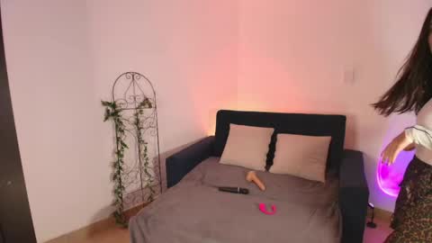 KRAVE  online show from 04.18.26