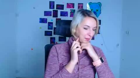 Snapshot of mishelle_blondie chatting on 12.14.25 Mishelle online show from 12.14.25