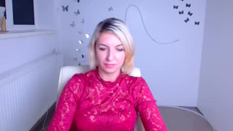 Snapshot of mishelle_blondie chatting on 12.16.25 Mishelle online show from 12.16.25