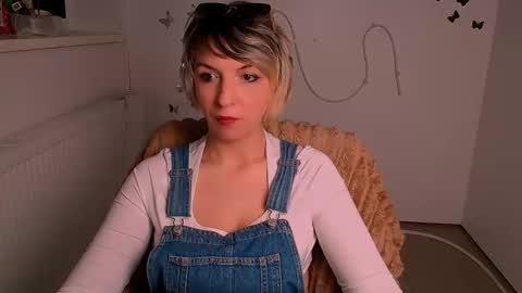 Snapshot of mishelle_blondie chatting on 05.02.26 Mishelle online show from 05.02.26