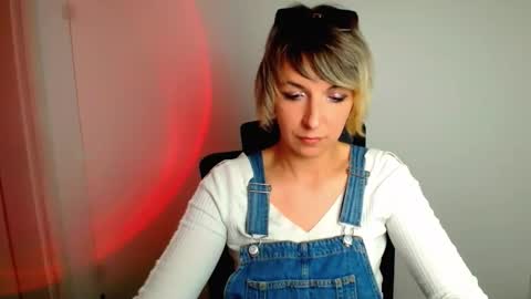 Snapshot of mishelle_blondie chatting on 05.03.26 Mishelle online show from 05.03.26