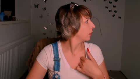 Snapshot of mishelle_blondie chatting on 06.18.26 Mishelle online show from 06.18.26