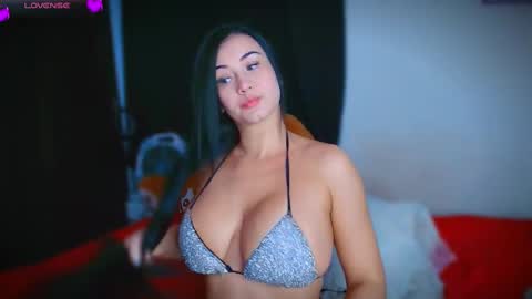 Snapshot of mishukitty chatting on 09.19.25 jazz online show from 09.19.25