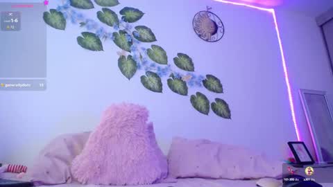 Snapshot of miss__saenz chatting on 10.07.25 online show from 10.07.25