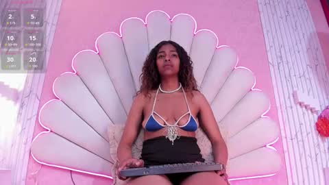 miss__smith_ online show from 10.17.25