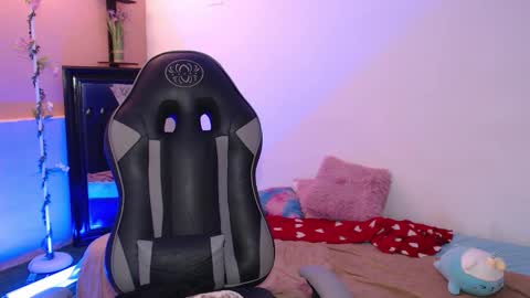 Akemi 3 online show from 12.18.25