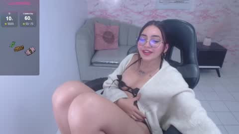 Snapshot of miss_andrea_t chatting on 12.12.24 andrea online show from 12.12.24