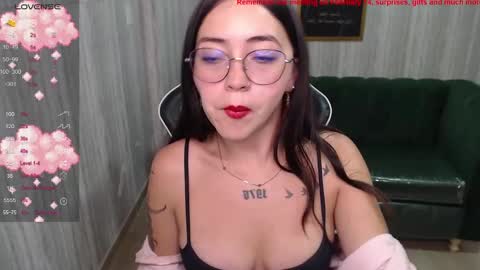 Snapshot of miss_andrea_t chatting on 02.10.25 andrea online show from 02.10.25