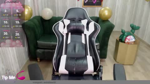 Snapshot of miss_andrea_t chatting on 02.14.25 andrea online show from 02.14.25