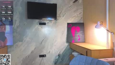 Snapshot of miss_bubbles chatting on 10.30.25 Sandy online show from 10.30.25