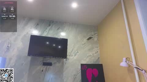 Snapshot of miss_bubbles chatting on 10.31.25 Sandy online show from 10.31.25