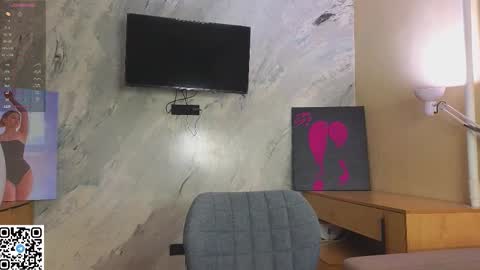 Snapshot of miss_bubbles chatting on 11.26.25 Sandy online show from 11.26.25