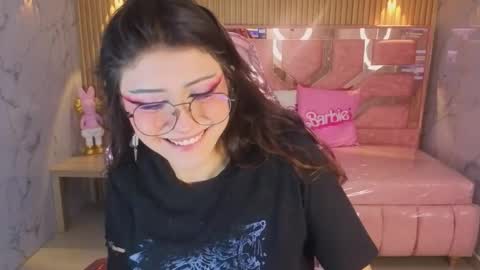 Snapshot of miss_devil_s chatting on 12.19.25 miss_devil_s online show from 12.19.25
