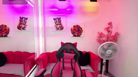 Snapshot of miss_dolly1 chatting on 09.24.25 Melanie online show from 09.24.25