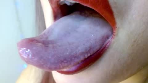 Miss Evoleth online show from 02.04.25