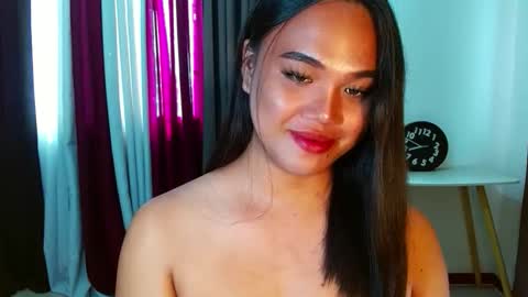 Snapshot of miss_fucos chatting on 10.01.25 Lara online show from 10.01.25