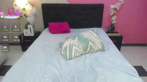 Snapshot of miss_honey1 chatting on 09.11.25 miss_honey1 online show from 09.11.25