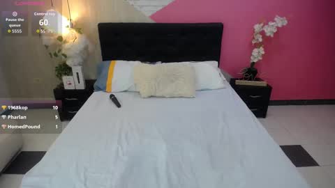 Snapshot of miss_honey1 chatting on 09.24.25 miss_honey1 online show from 09.24.25