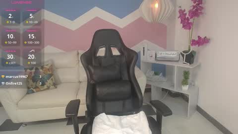 Snapshot of miss_honey1 chatting on 09.30.25 miss_honey1 online show from 09.30.25