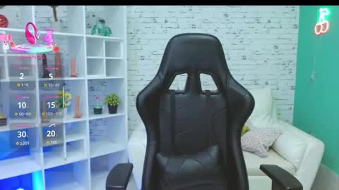 Snapshot of miss_honey1 chatting on 10.22.25 miss_honey1 online show from 10.22.25