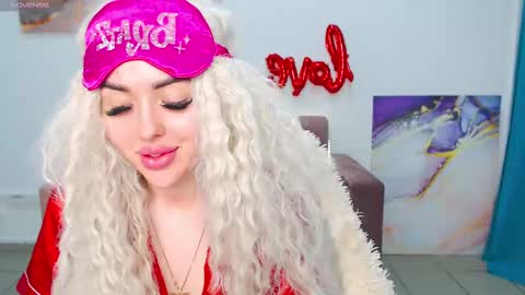 Snapshot of miss_kiten chatting on 02.17.25 miss_kiten online show from 02.17.25