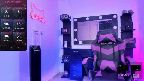 Snapshot of miss_kittyn chatting on 10.29.25 Miss Kittyn online show from 10.29.25